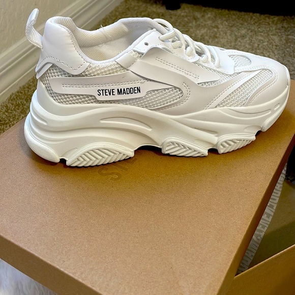 Steve Madden tennis shoes. White size 6 brand new! Never use. - Picture 1 of 3
